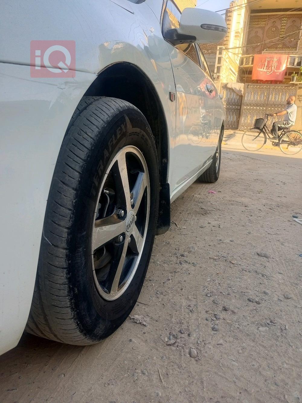 بي واي دي F6